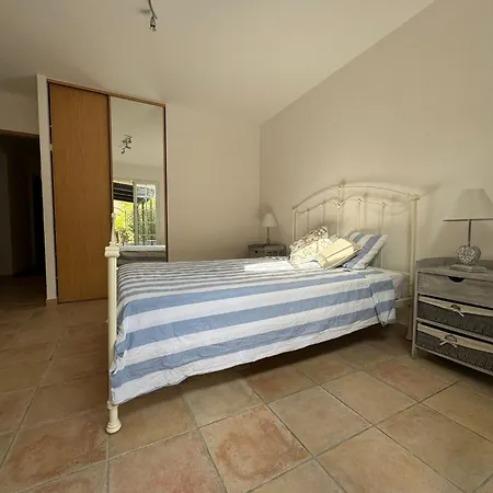 Les Amandiers Avec Piscine Villa
