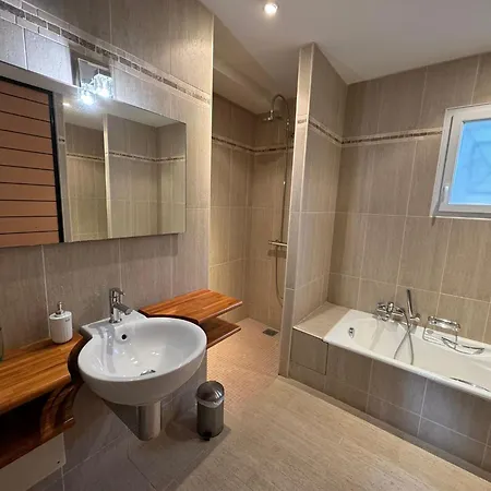 Villa 8 Personnes Avec Piscine Et Climatisation - Les Amandiers